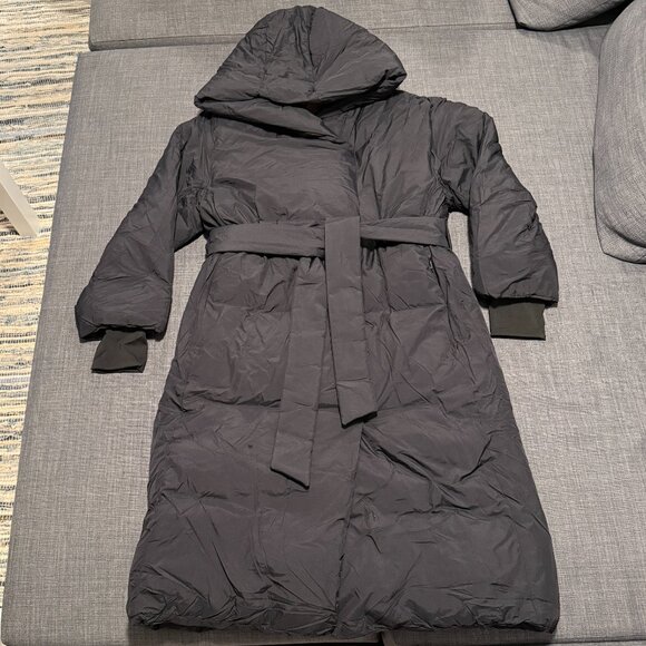 GAP Jackets & Blazers - NWT GAP Big Puff Coat - Winter Hooded Puffer Jacket - Tie Waist -Water Resistant